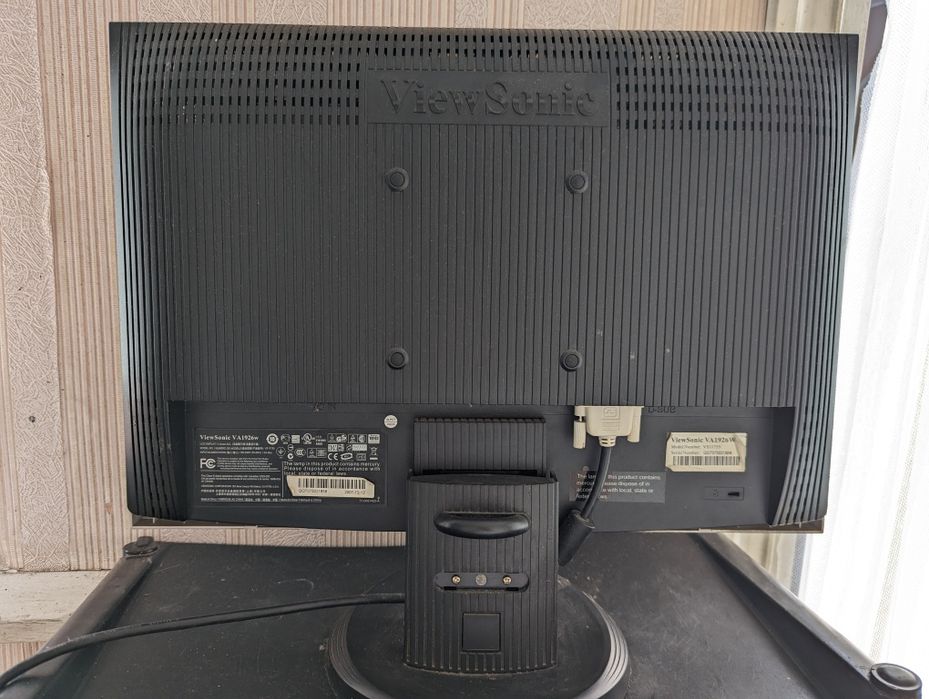 Монитори різні ,