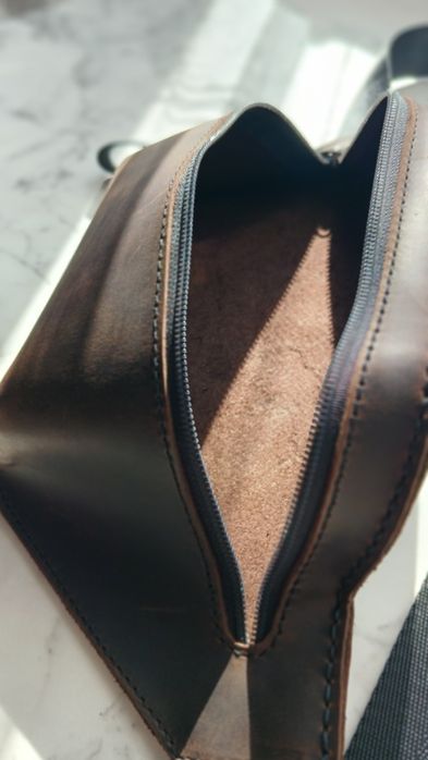 Шкіряна сумка бананка