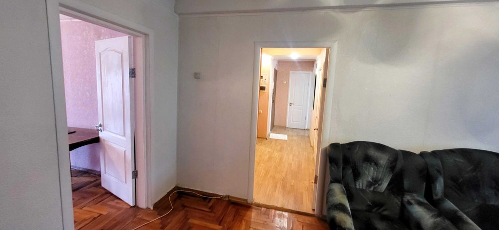 Продаж 3-х к.кв. вул. Новгородська, буд. 5, поруч 5-та дитяча лікарня.