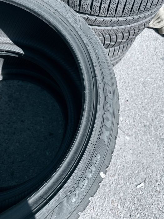 235 40 19 Toyo S954 95% Шини Зима