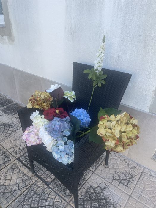 Conjunto de flores artificiais de boa qualidade