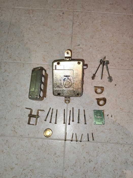 Fechadura cisa usada