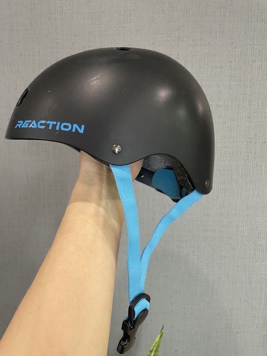 Захисний шолом reaction