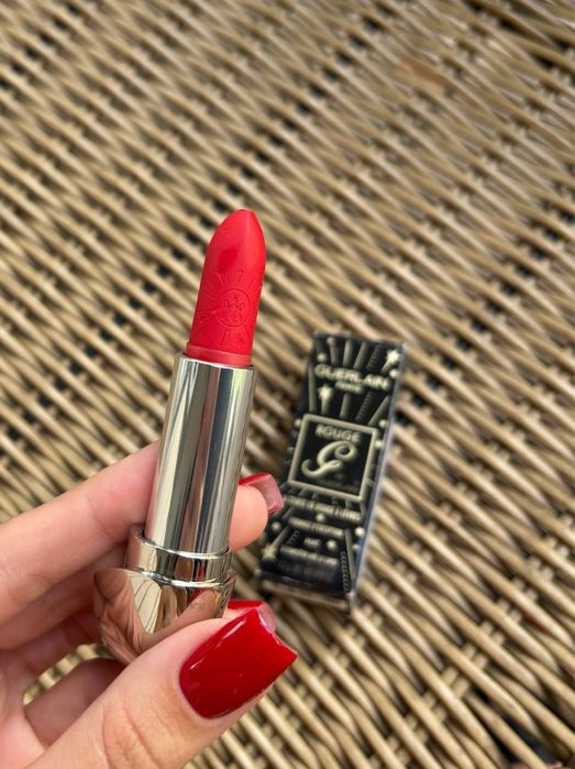 Розпродаж помад guerlain rouge g