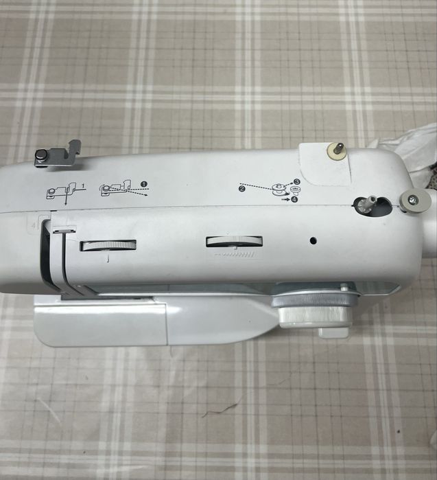 Máquina de Costura - Brother XL-2600