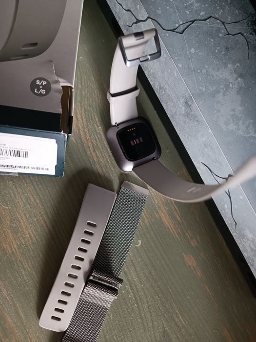 Smartwatch Google FITBIT Versa 2
Bransoletka fitbit