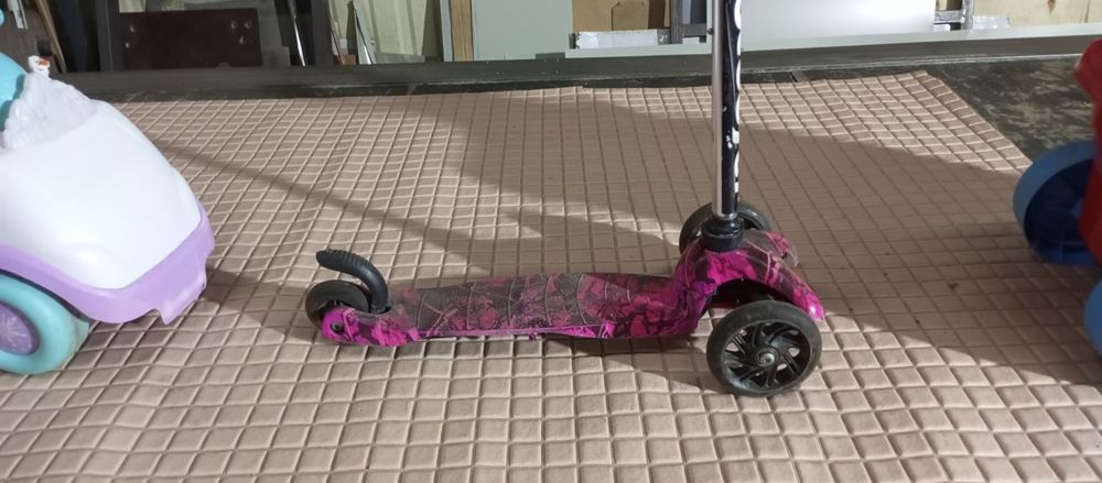 Підвісна гойдалка,  самокат, пластиковий візок для іграшок