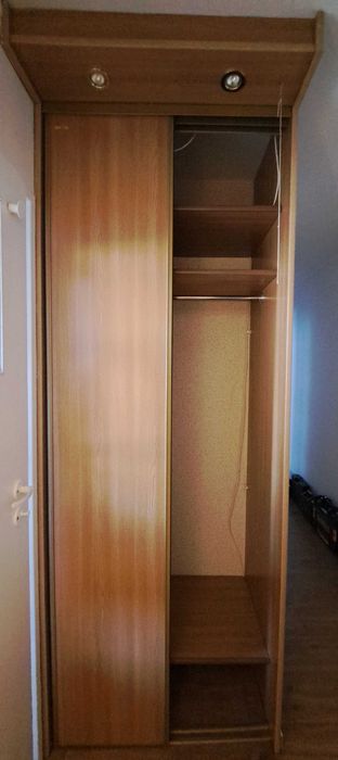 Szafa z drzwiami przesuwnymi