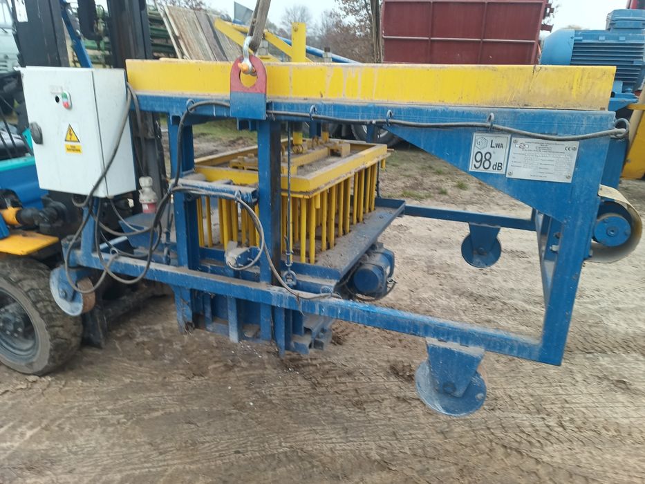 pustaczarka krocząca wibroprasa