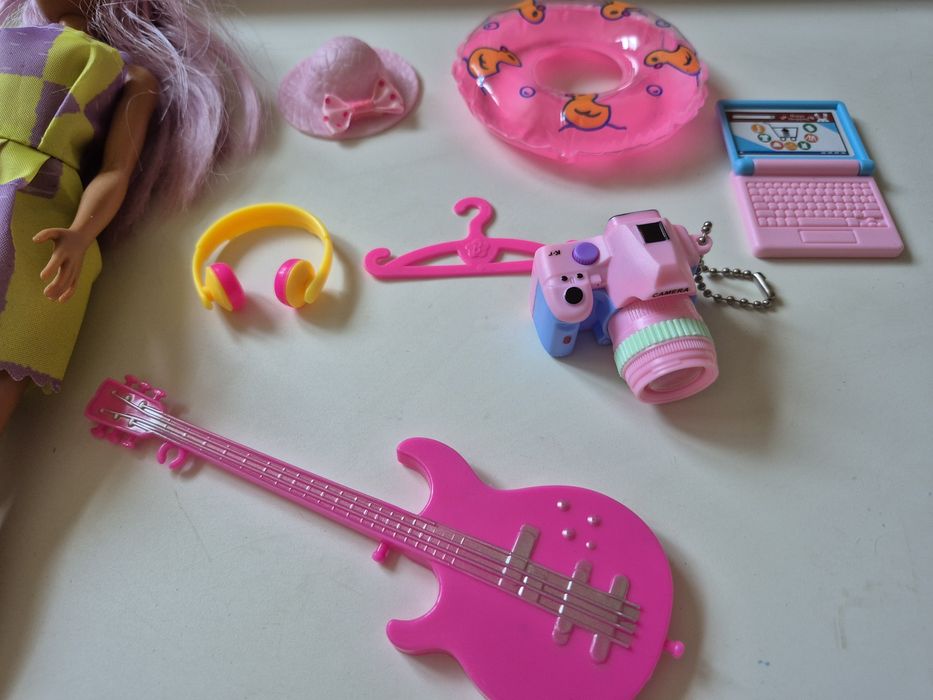 Іграшки для ляльки Барбі