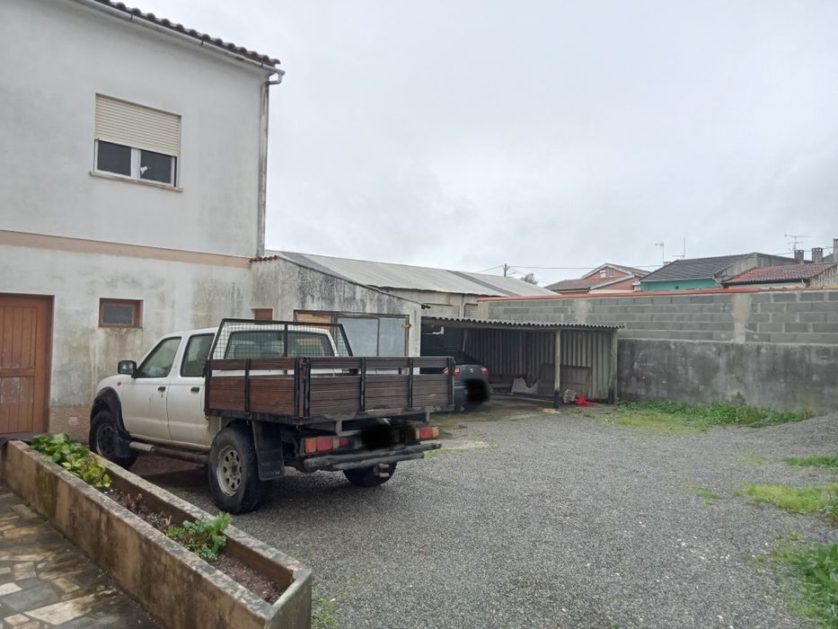 T2 ALUGAR NO Centro do AVELAR - com estacionamento e aparcamento