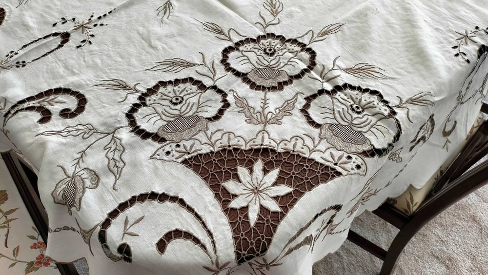 Toalha de linho com bordado da Madeira 230x140 cm- 12 guardanapos