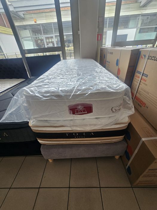 Materac 90x200 twardy po sesji zdjęciowej  nowy
