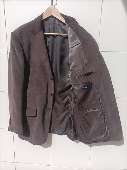 blazer castanho escuro, bem estimado, tamanho L