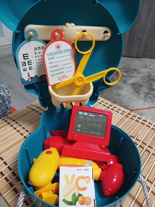 Дитяча  аптечка (іграшка)
