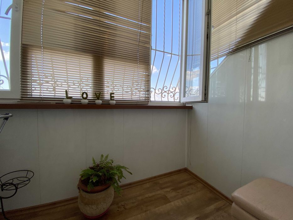 СРОЧНО 2 уровня 4 комн квартира с ремонтом Центр города.