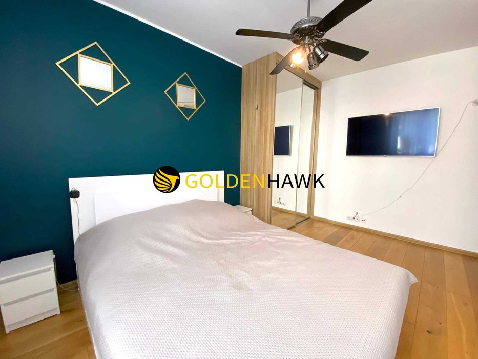 Drzwi szafy przesuwnej wraz z obramowaniem i szynami