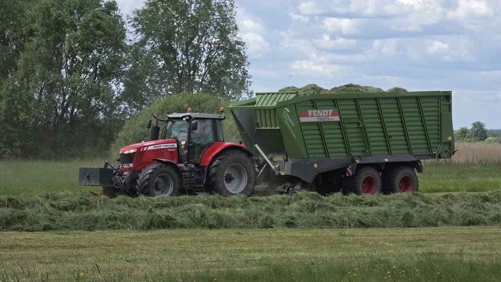 Usługi Zbioru Traw Przyczepą Samozbierającą Fendt tigo 75