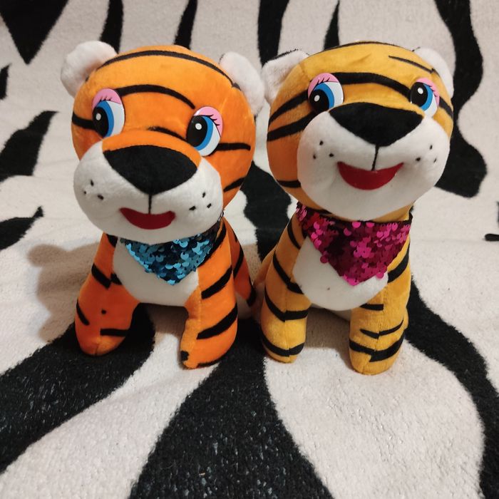 Продам две мягкие игрушки тигрёнок