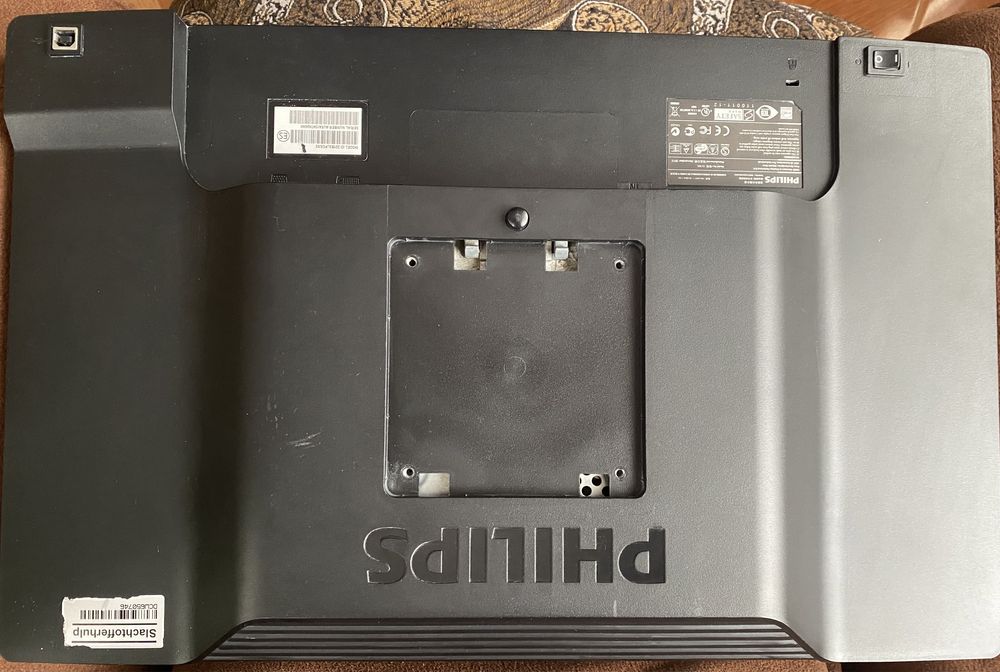 Монитор 22" Philips,