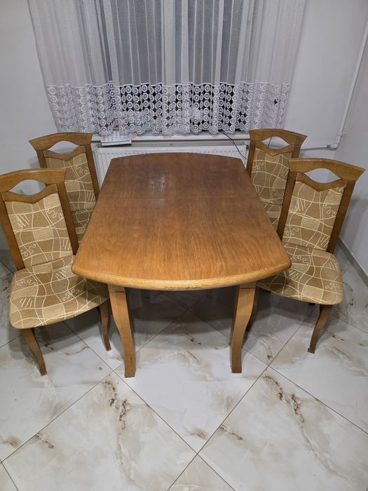 Stół z 4 krzeszłami