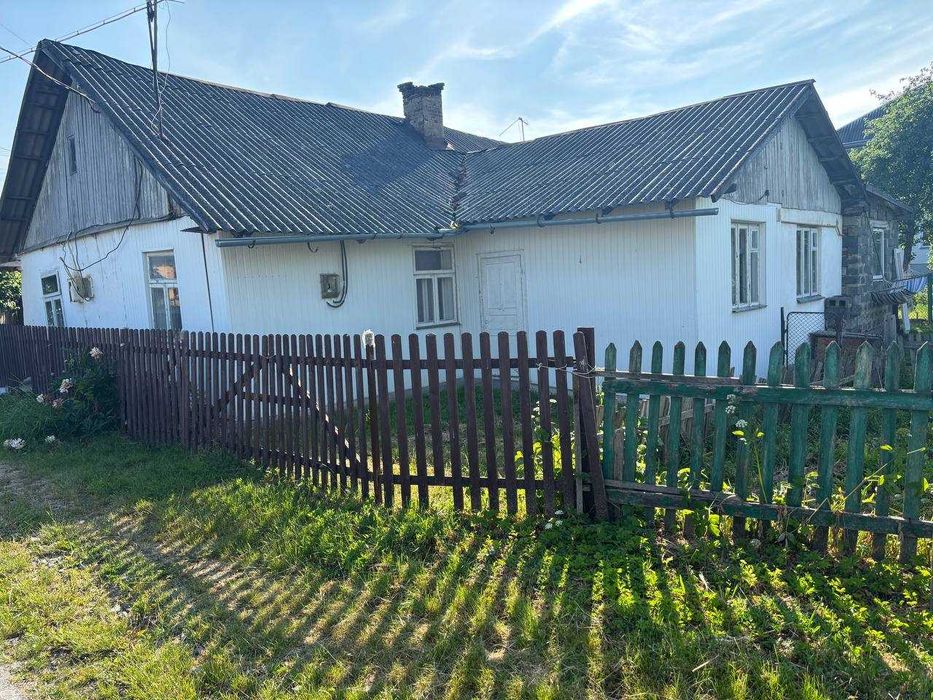 Продається частина будинку (квартира) і земельна ділянка м. Тисмениця