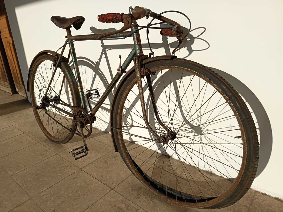 Bicicleta antiga de marca Carmo