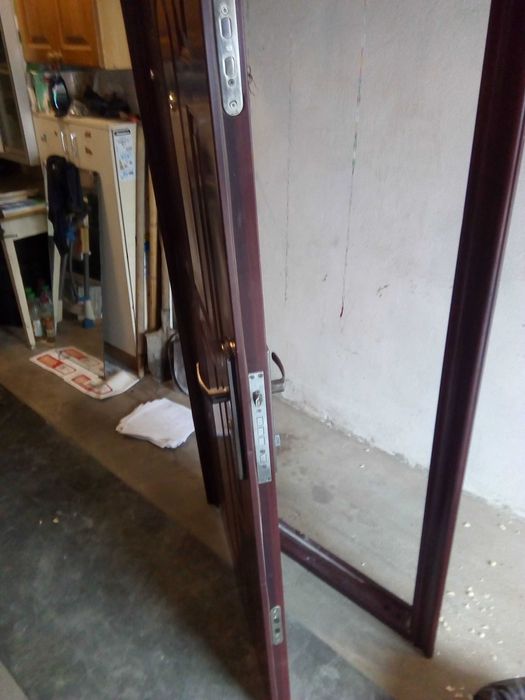 Продам дверь входную (фабричный Китай) 860*2050 левая!!!Б.У