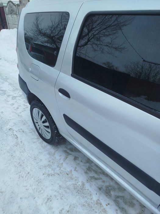Продам авто дачія логан