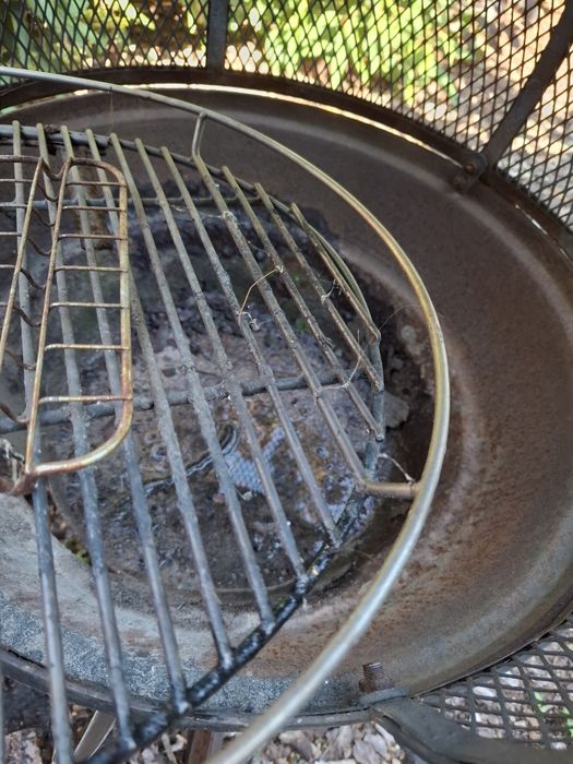 Żeliwny kominek ogrodowy z funkcją grilla / Piecyk Tarasowy Chimenea