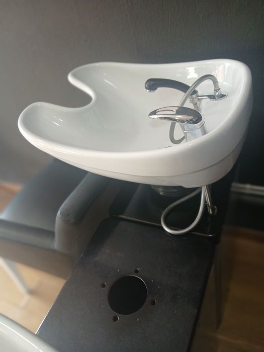 Vendo 2 rampas de lavagem profissionais para cabeleireiro em conjunto.