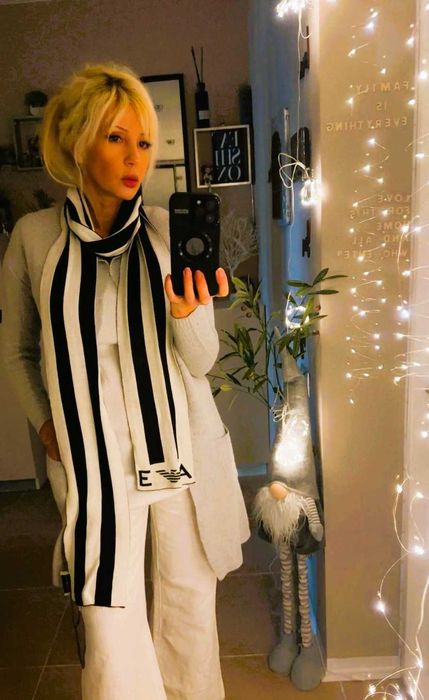 шарфы, шапки перчатки Armani, Dolce Gabbana, Chanel