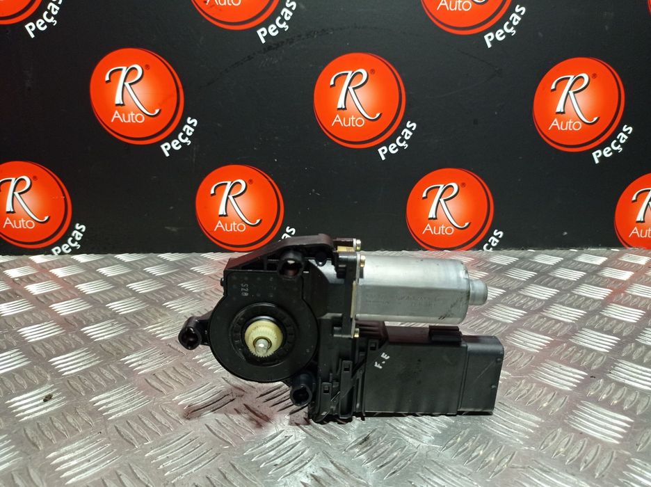 Motor Do Elevador Porta F.E Volkswagen Golf Iv (1J1)