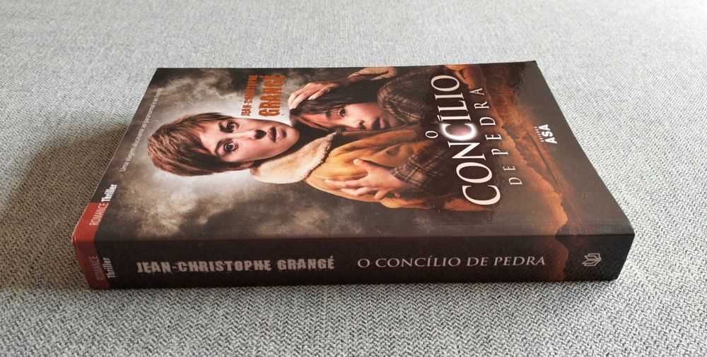 Livro "O concilio de pedra" de Jean-Christophe Grangé