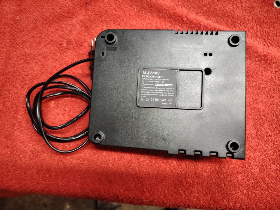 Carregador Makita 14,4 - 18 volts  3 A + Carregador Makita 18 -  21 volts