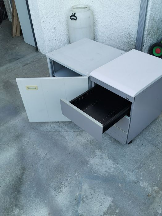 2 móveis de escritório em chapa