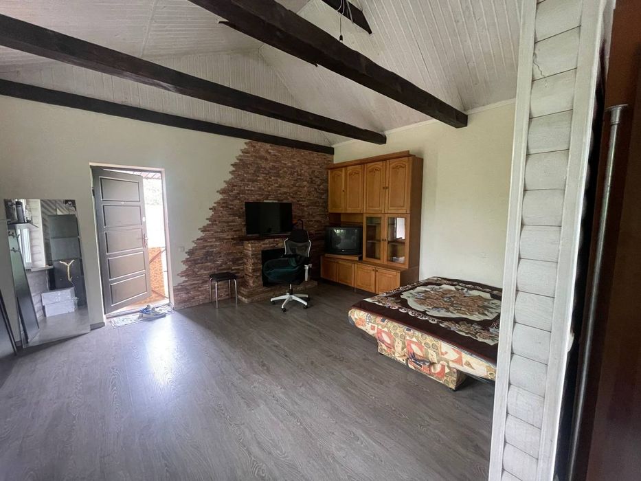 Оренда половини будинку  П П Борщагівка . Ціна с комунальними