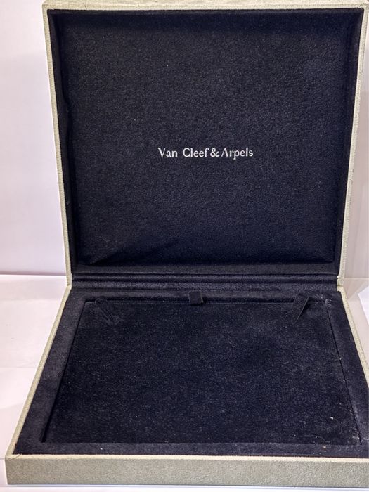 Коробки Van Cleef