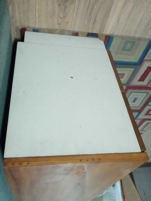 Cómoda de 8 gavetas de madeira