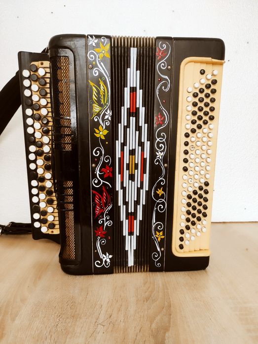 Продам баян етюд