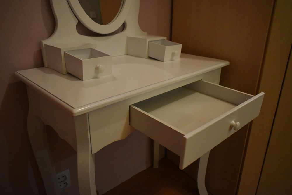 Toaletka używana biała