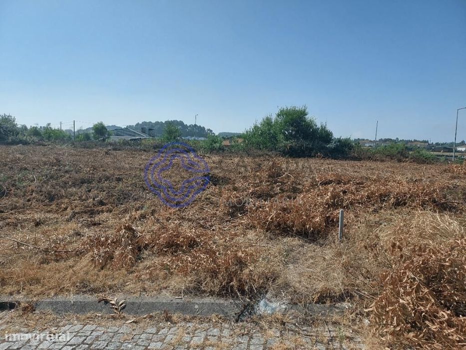 Lote de construção moradia geminada