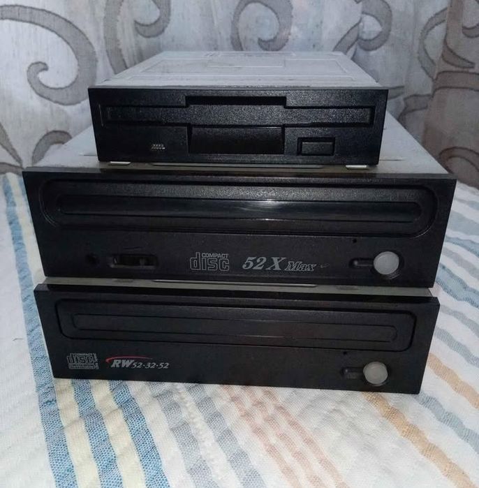 Conjunto de Drives - CD e Disquete