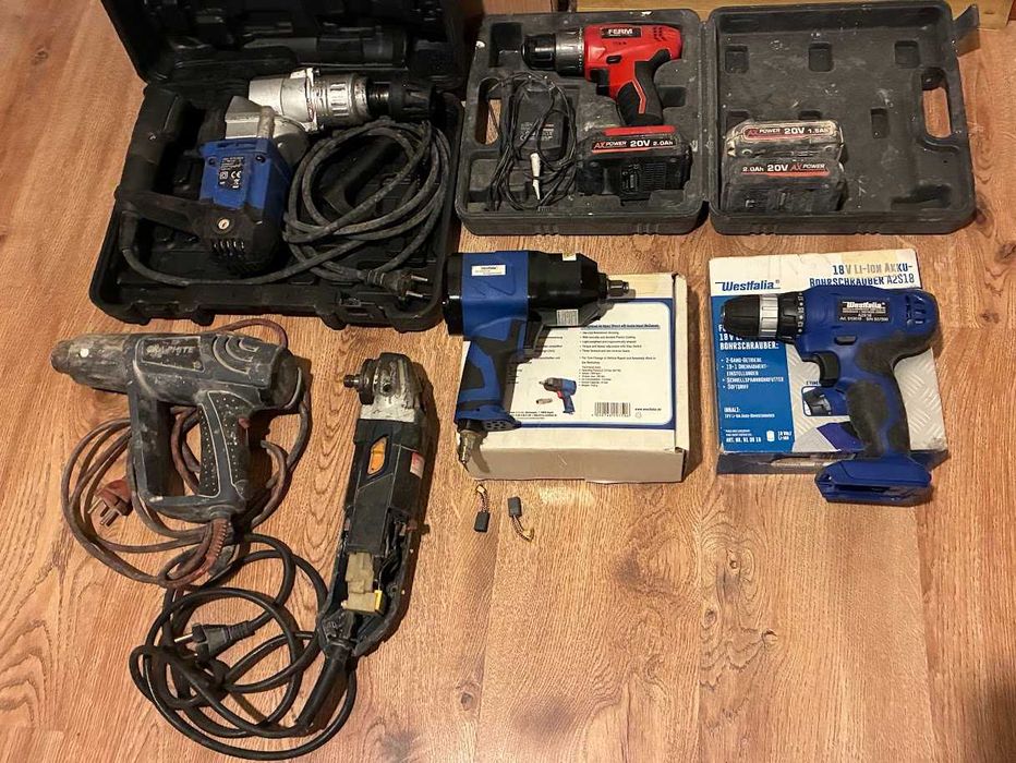 Zestaw uszkodzonych mniej lub bardziej narzędzi