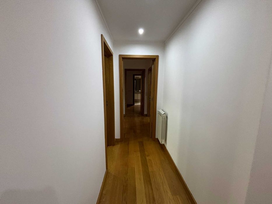 Apartamento t2 à venda na Rua Mario Cravinho, 11