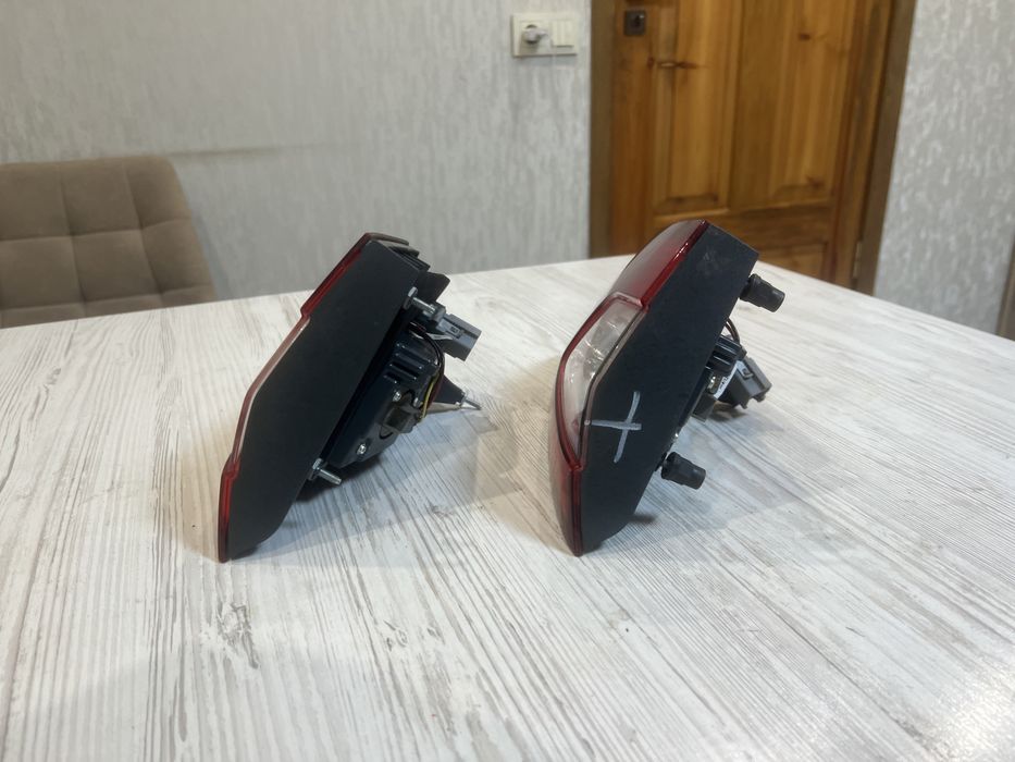 DS7313A603AD Ford Фонарь задний левый внутренний