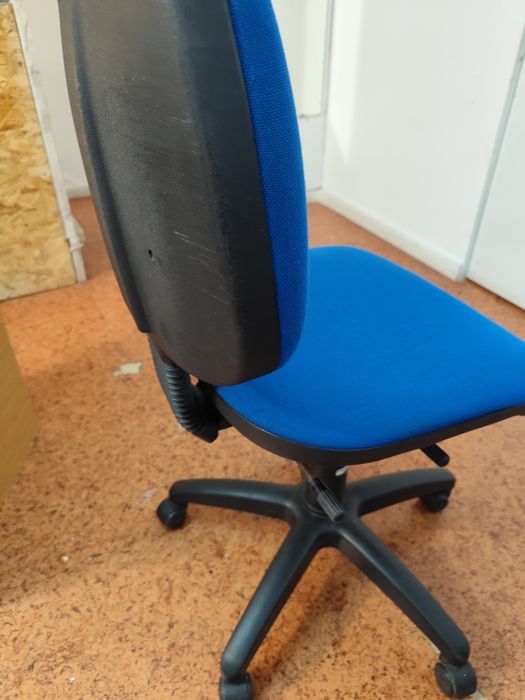 Cadeira giratória com regulador de altura