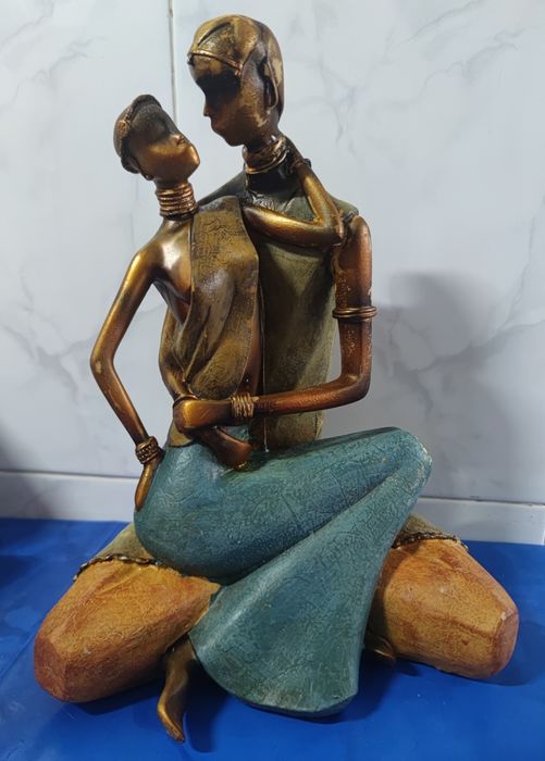 Escultura decorativa casal estilo africano – resina