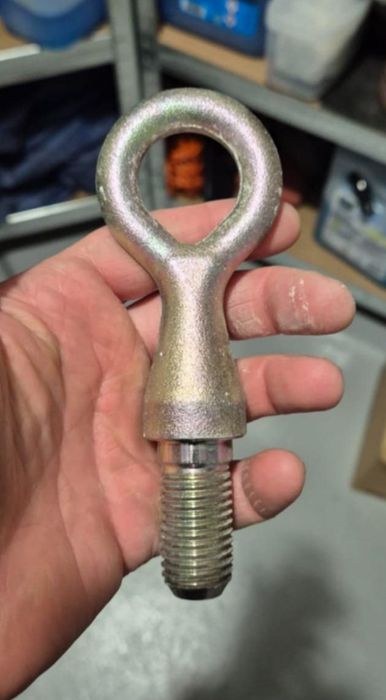 Ucho do holowania Mazda hol