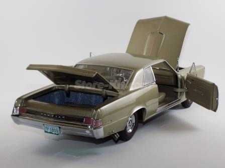 Pontiac GTO 1965 Capri Gold I Modelo em escala 1:18 Dourado